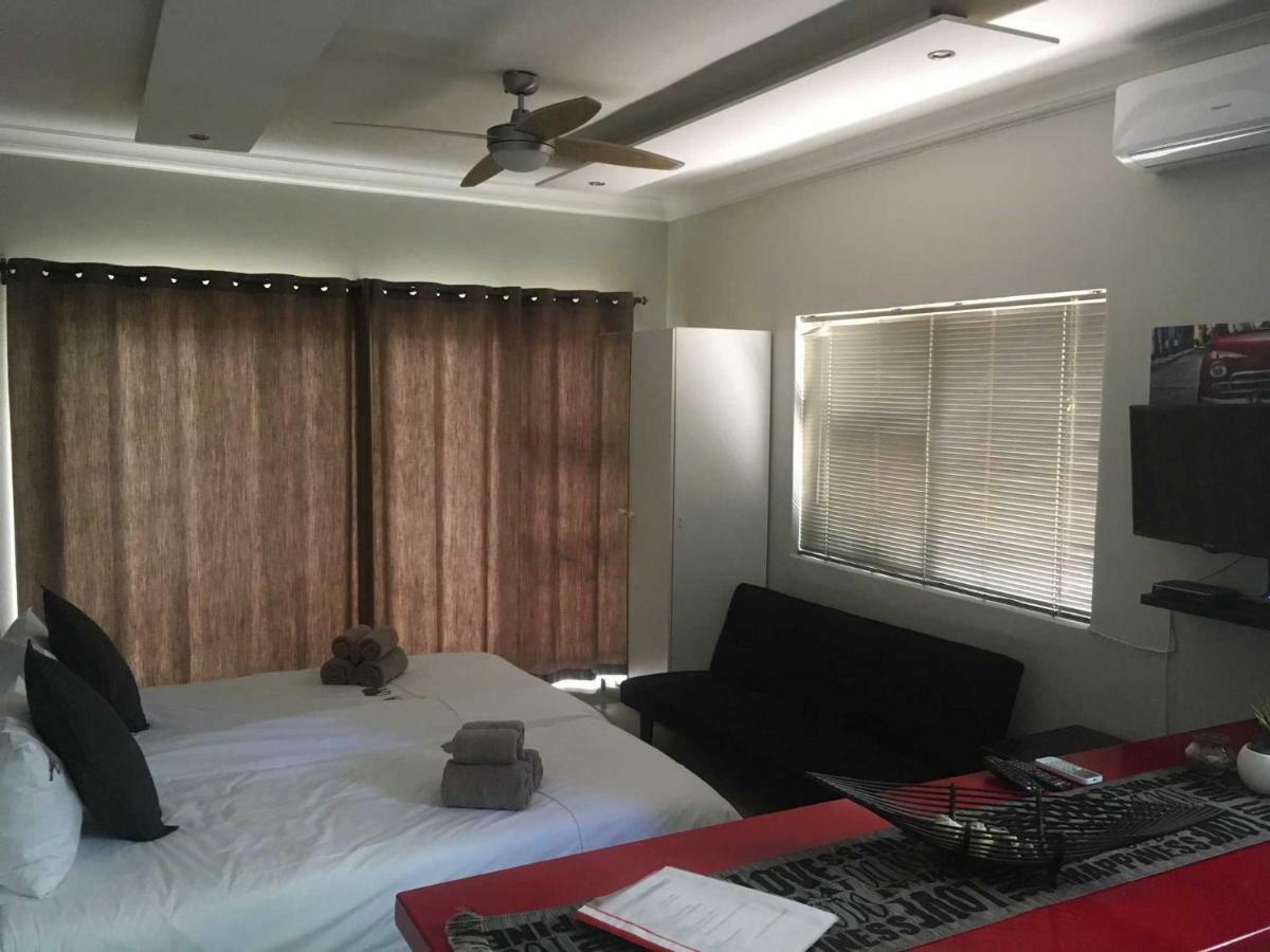 Hotel Suiderhof Self-Catering Windhoek Exterior foto